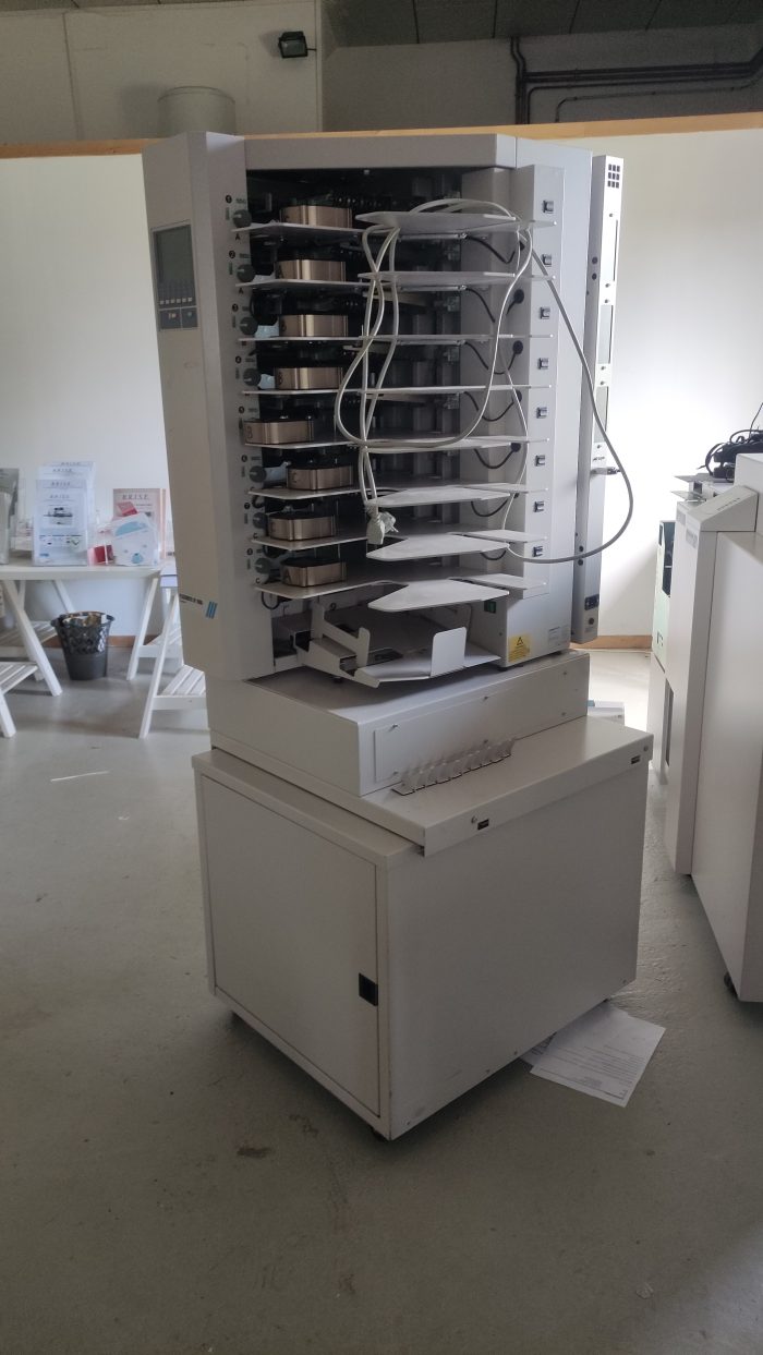 Assembleuse BM 2000 S + tour 8 postes VF 1008 – Image 2